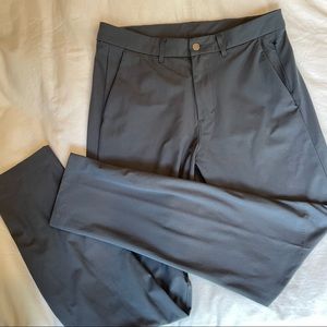 Lululemon Men’s ABC Slim-Fit Pant
- 32x32
- Color: Obsidian